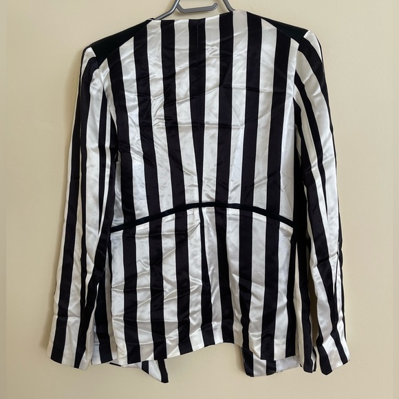 NWOT Urban Renewal Black and White Striped Satin Blazer Women Size M US - Picture 2 of 5